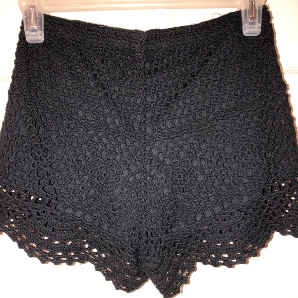 Black crochet knit shorts - Picture 4 of 6